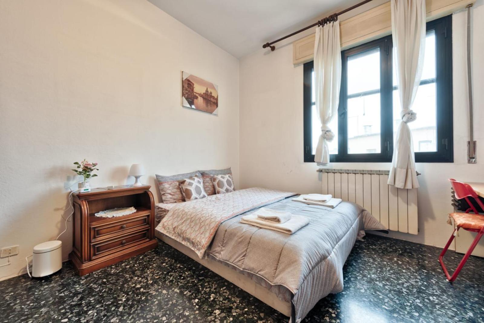Easy Old Apartment